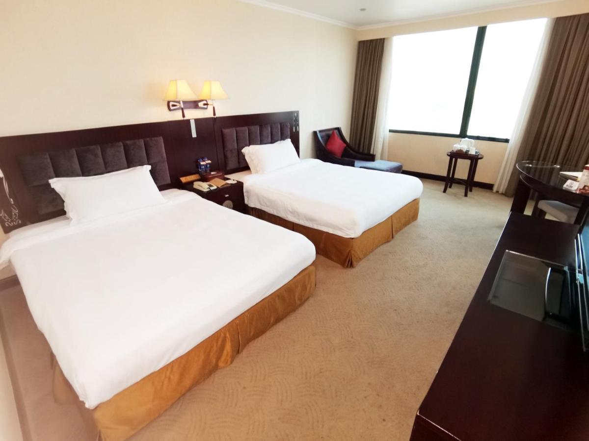 Majestic Hotel Guangzhou Exterior photo